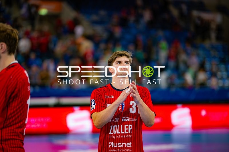 Alexander Pfeifer (31; SG BBM Bietigheim) klatscht