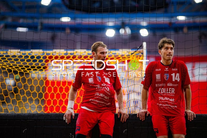 Tom Wolf (10; SG BBM Bietigheim) und Fynn Nicolaus (14; SG BBM Bietigheim) positionieren sich