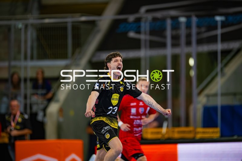 Jannes Krone (23; HSC 2000 Coburg) jubelt nach Tor