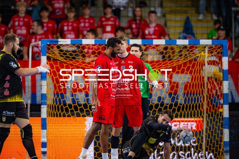 Nikola Vlahovic (3; SG BBM Bietigheim) verteidigt vor dem Tor