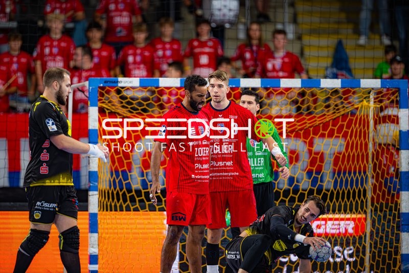 Nikola Vlahovic (3; SG BBM Bietigheim) verteidigt im Kreis