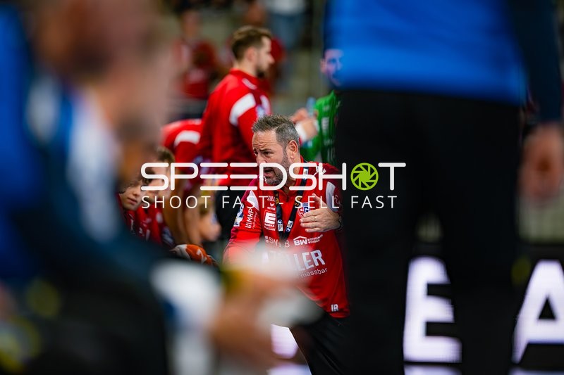 Iker Romero (Co-Trainer; SG BBM Bietigheim) gibt Anweisungen