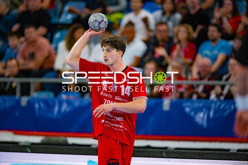 Fynn Nicolaus (14; SG BBM Bietigheim) wirft