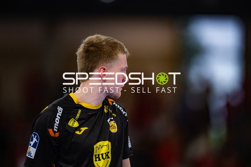 {79_??} positioniert sich