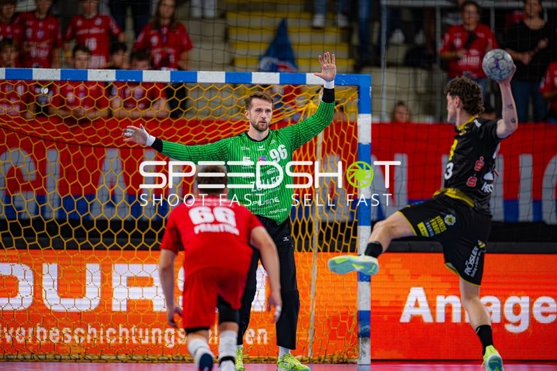 96; SG BBM Bietigheim verteidigt Wurf