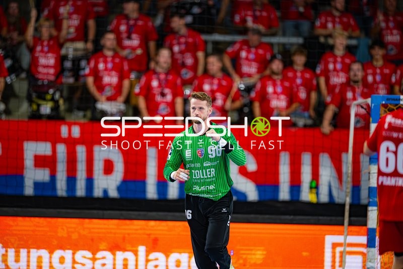 96; SG BBM Bietigheim steht bereit im Tor