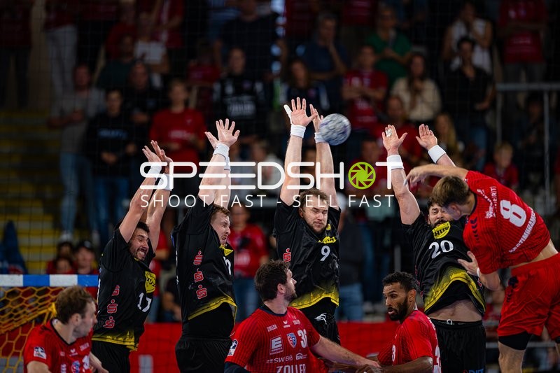 Jonathan Fischer (36; SG BBM Bietigheim) verteidigt im Kreis