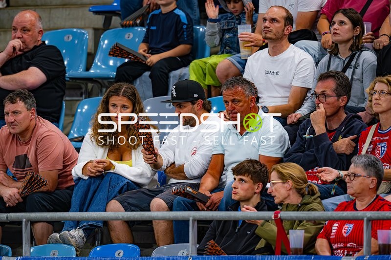 Zuschauer in der EgeTrans Arena