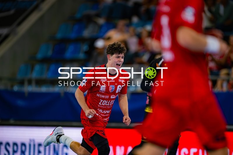 Maximilian Hejny (64; SG BBM Bietigheim) jubelt nach Tor