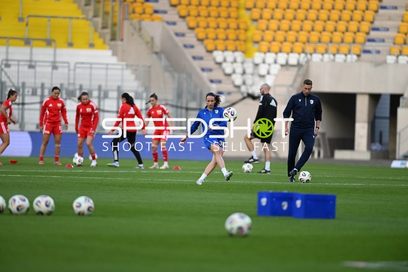 Elena Mühlemann beim Aufwärmen