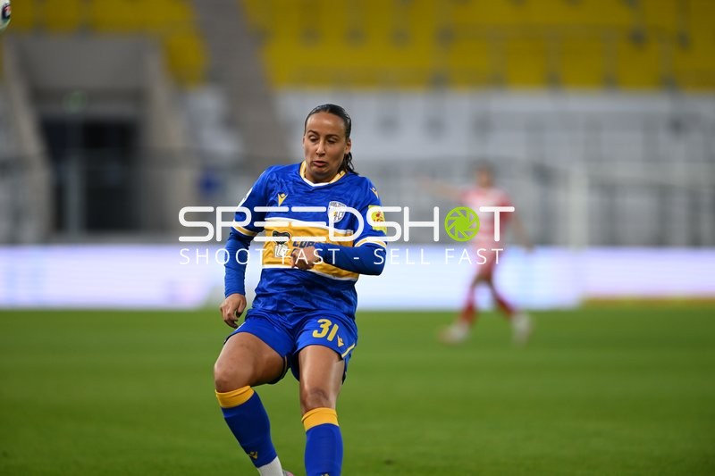 Nelly Juckel (31; CZJ) am Ball