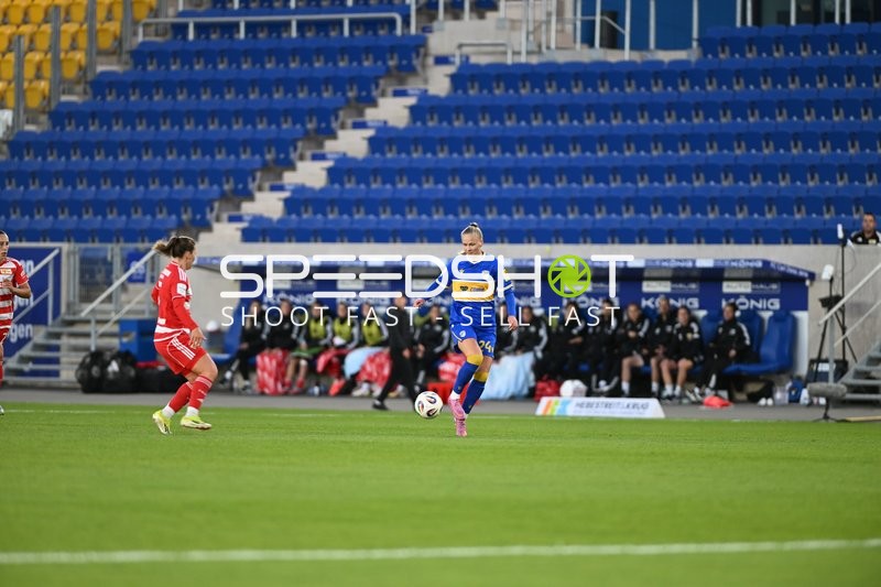 Spielerin Isabella Jaron (24; CZJ) mit Ball