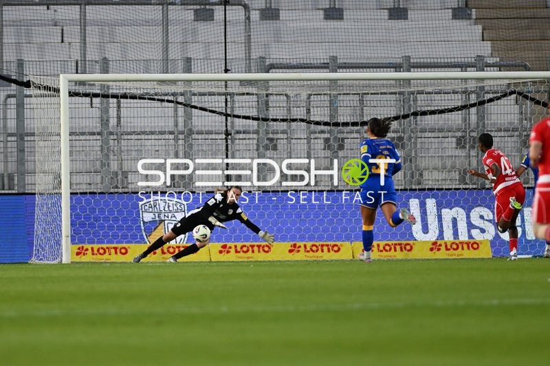 Torwartparade und Abwehrkampf