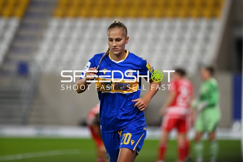 Spielerin Steffi Schmid (20; CZJ) in Aktion