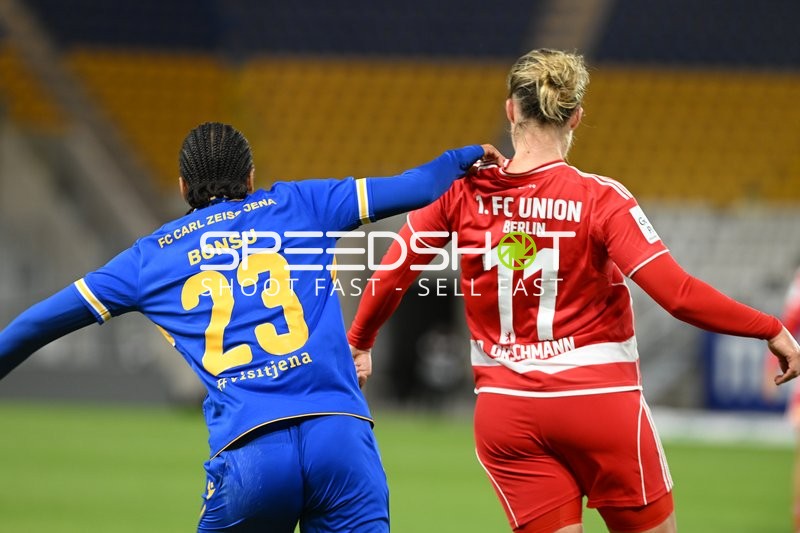 Zweikampf zwischen Josephine Bonsu (23; CZJ) und Dina Orschmann (11; 1. FC Union Berlin)