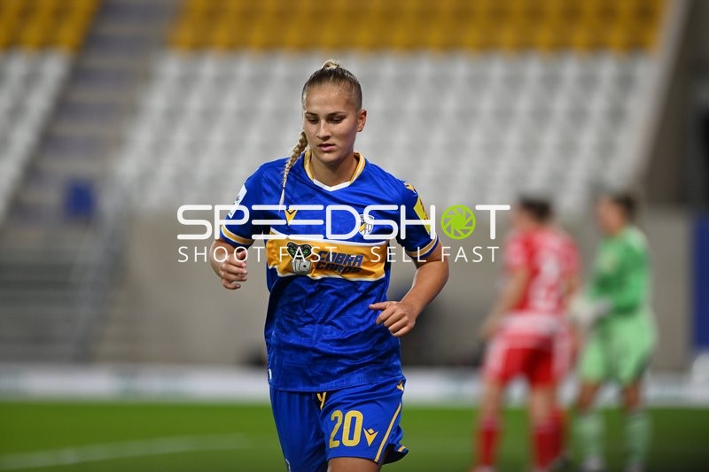 Spielerin Steffi Schmid (20; CZJ) in Aktion