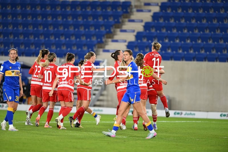 Union Berlin feiert Tor