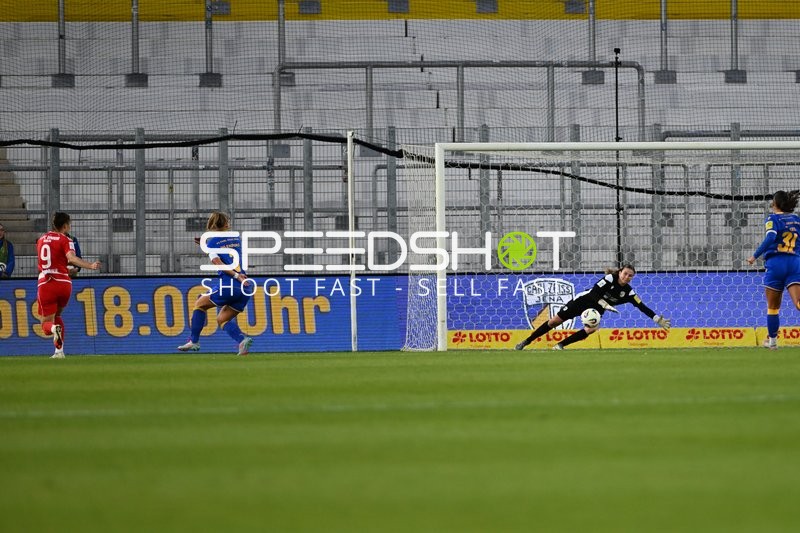 Torwartparade Jasmin Janning (1; CZJ) gegen Sophie Weidauer (9; 1. FC Union Berlin)