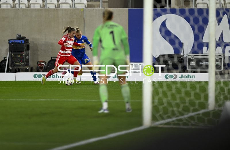 Zweikampf vor dem Tor