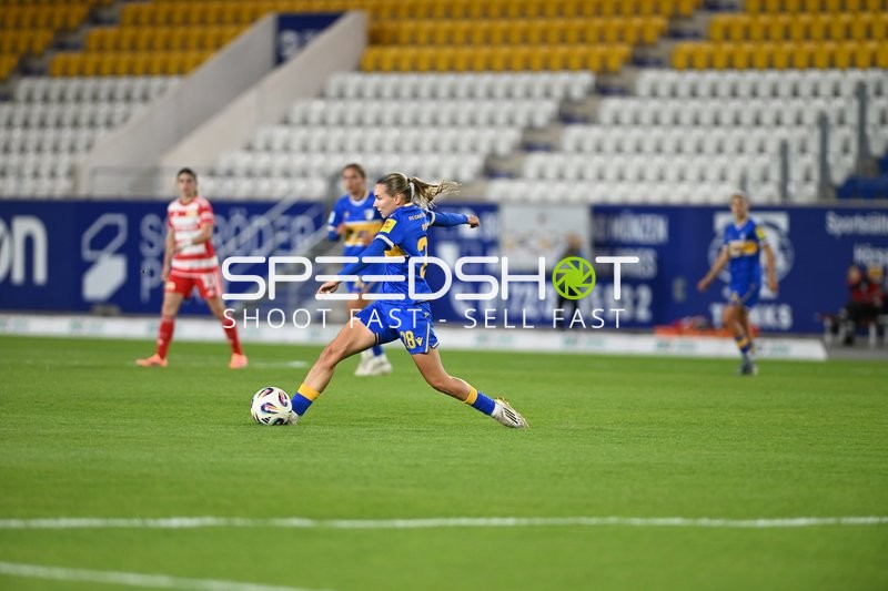 Emily Reske mit Ball