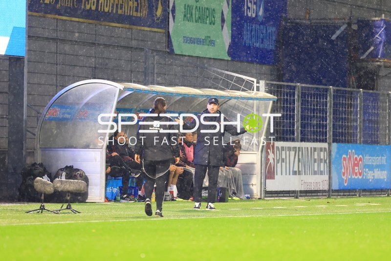 Trainer Thomas Oostendorp (Trainer; FCN) an der Seitenlinie