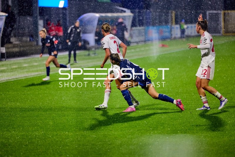 Zweikampf zwischen Linda Natter (11; TSG) und Klara Svensson Senelius (2; FCN)