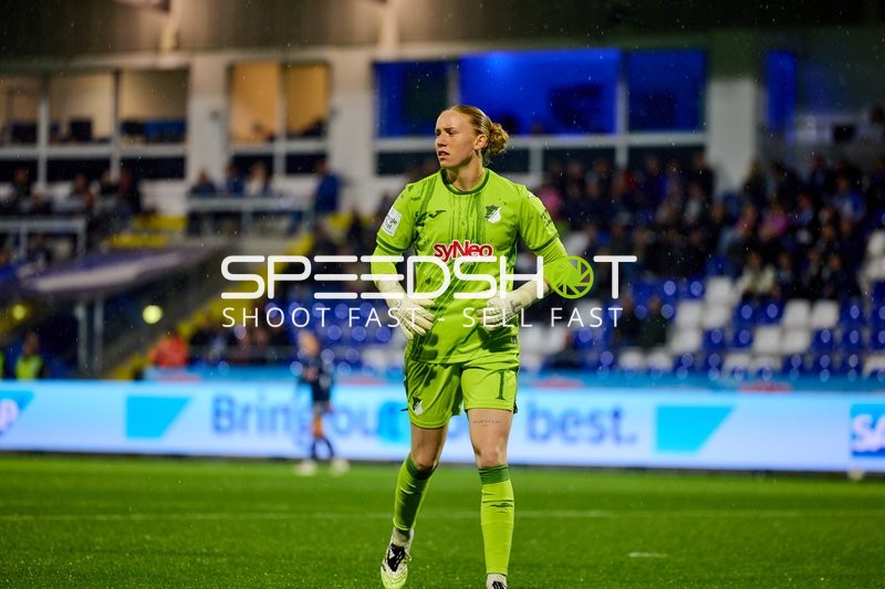 Torwart Laura Dick (1; TSG) in Defensive