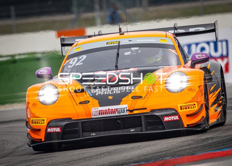 Rennfahrzeug auf der Rennstrecke