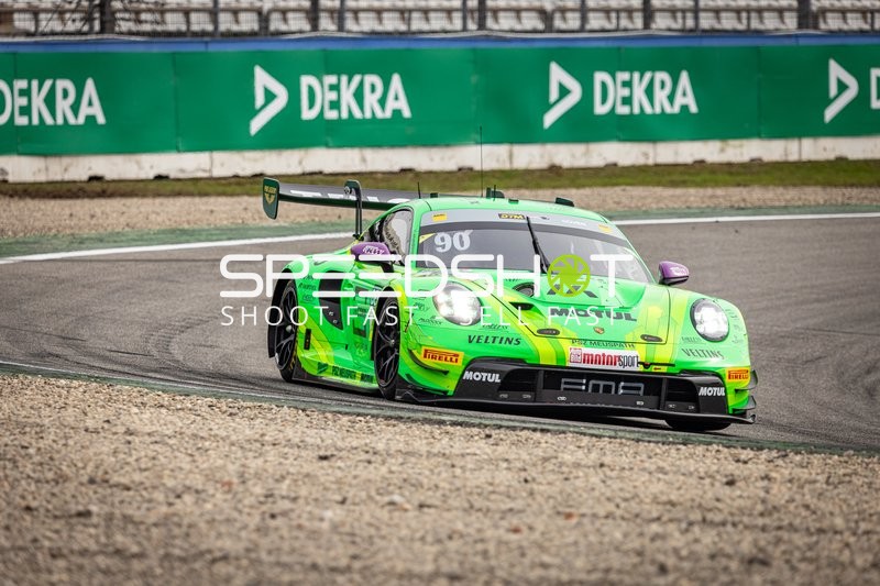 Rennfahrzeug auf der Rennstrecke