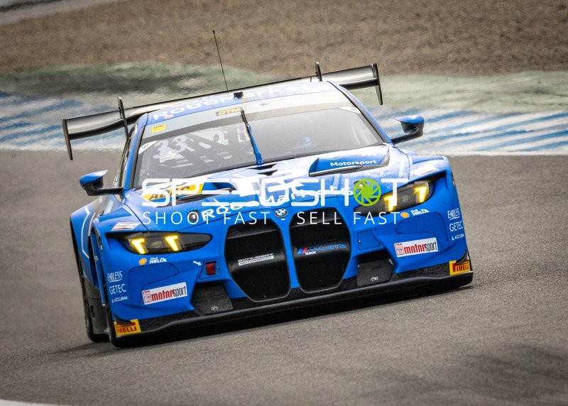 Rennfahrzeug auf der Rennstrecke