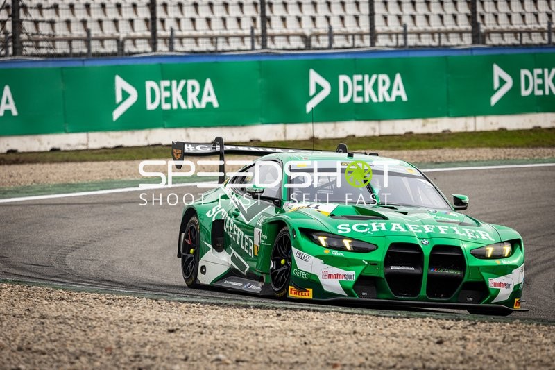 Rennfahrzeug in grüner Schaeffler-Lackierung