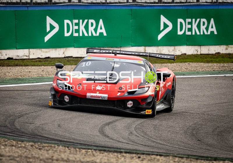 Rennwagen auf dem Hockenheimring