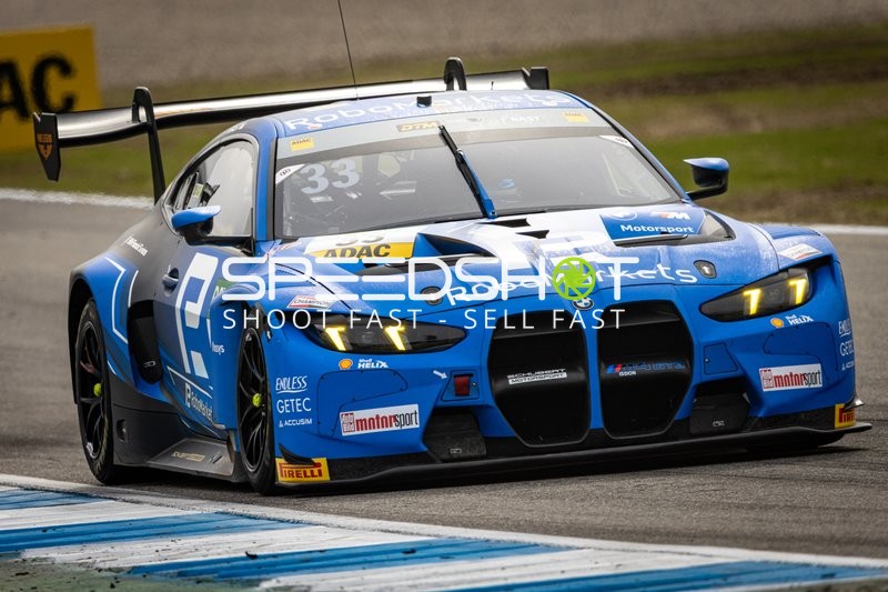 Rennfahrzeug auf der Rennstrecke