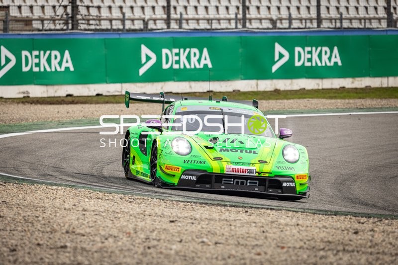 Rennfahrzeug in der Boxengasse