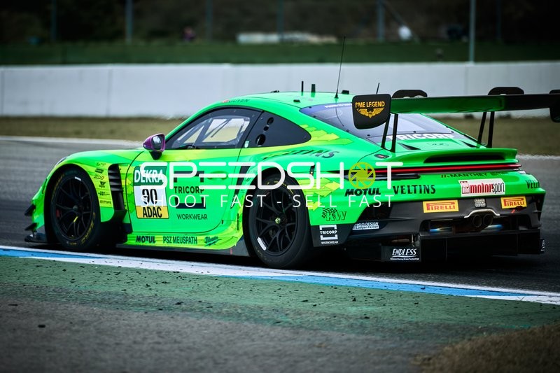 Rennfahrzeug auf der Rennstrecke