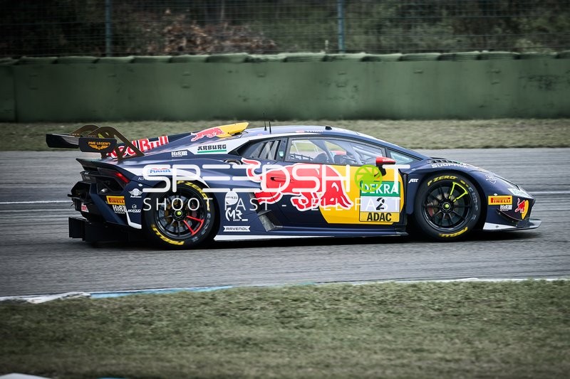 Rennfahrzeug auf der Rennstrecke