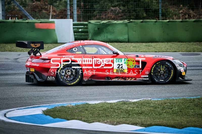 Rennfahrzeug in der Boxengasse