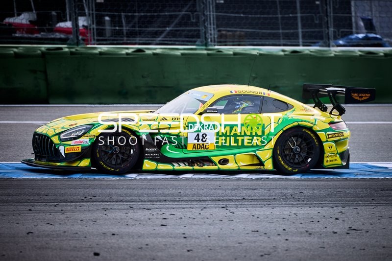 Rennfahrzeug auf der Rennstrecke