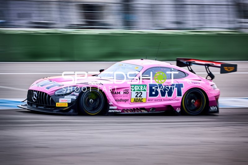 Rennfahrzeug in der Boxengasse