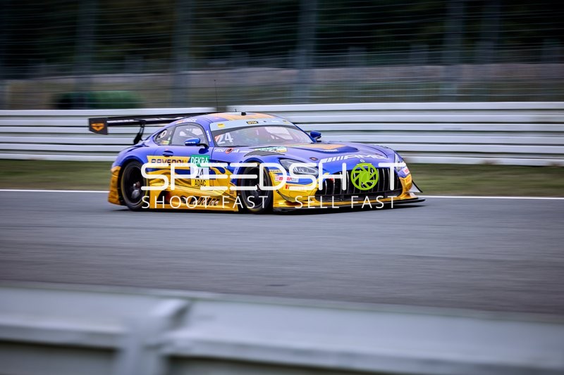 DTM Fahrzeug auf der Rennstrecke