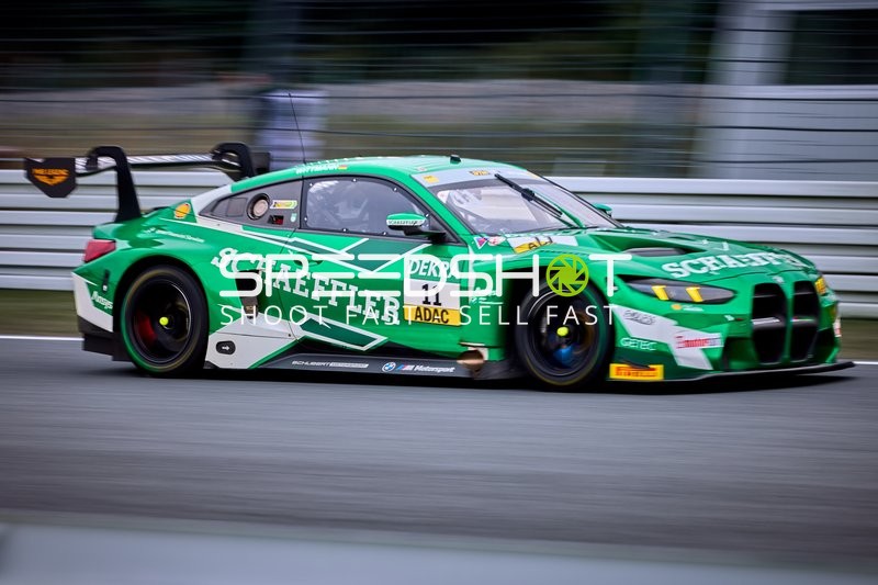 DTM Fahrzeug auf der Rennstrecke