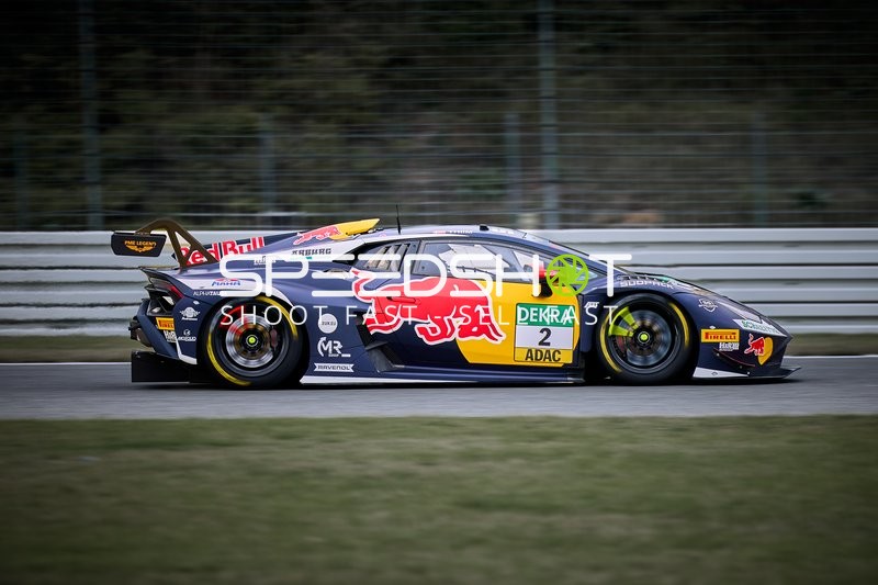 Rennfahrzeug auf der Rennstrecke