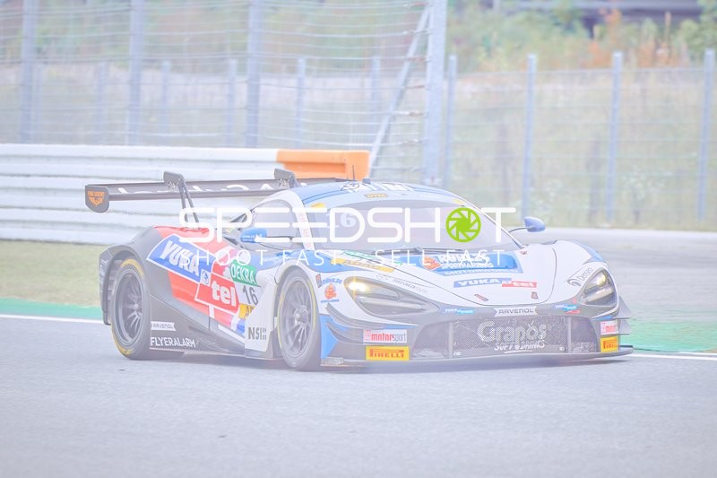 Rennfahrzeug auf dem Hockenheimring