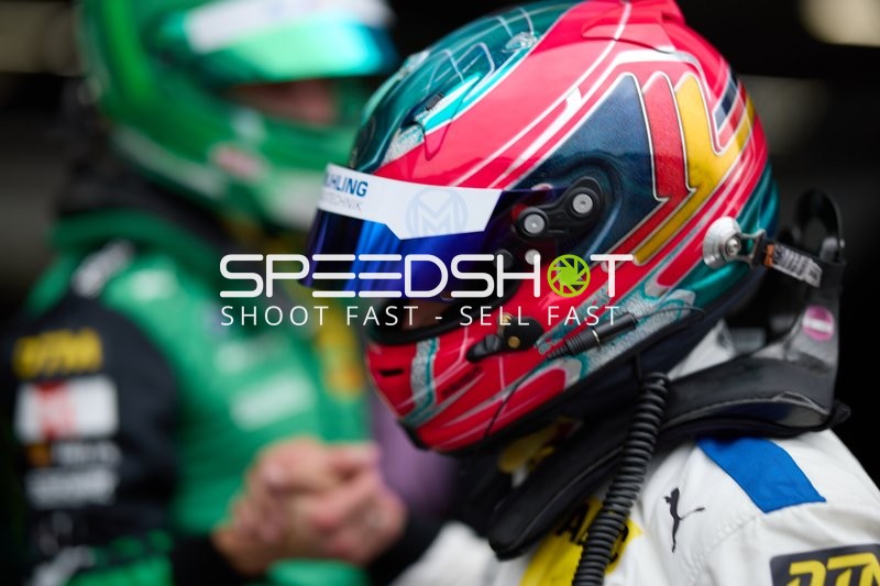 Rennfahrzeug beim Boxenstopp