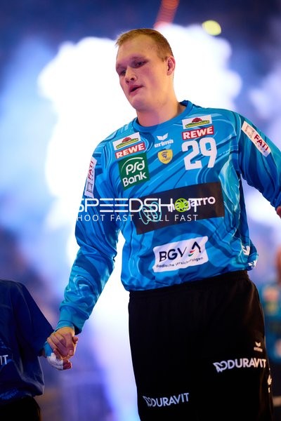 David Späth (29; Rhein Neckar Löwen) betritt das Spielfeld