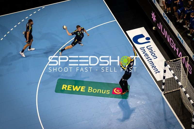 Tim Nothdurft (8; Rhein Neckar Löwen) wirft aufs Tor