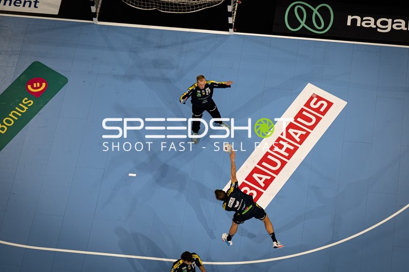 David Späth (29; Rhein Neckar Löwen) und Gino Steenaerts (14; Rhein Neckar Löwen) positionieren sich