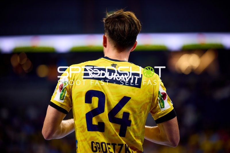 Patrick Groetzki (24; Rhein Neckar Löwen) positioniert sich