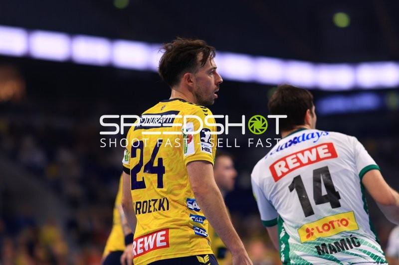 Patrick Groetzki (24; Rhein Neckar Löwen) positioniert sich