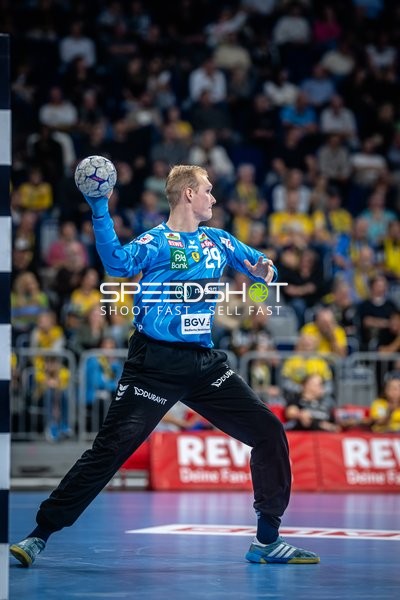 David Späth (29; Rhein Neckar Löwen) wirft den Ball